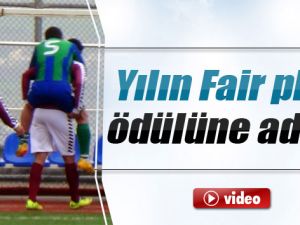 Rizesporlu Futbolcuyu Rakibi Sırtında Taşıdı